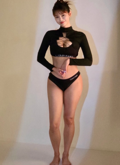 맹승지 11월 바디수트 화보 3