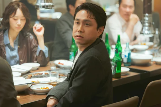 모두가 자신의 무가치함과 싸우고 있다 줄거리 2