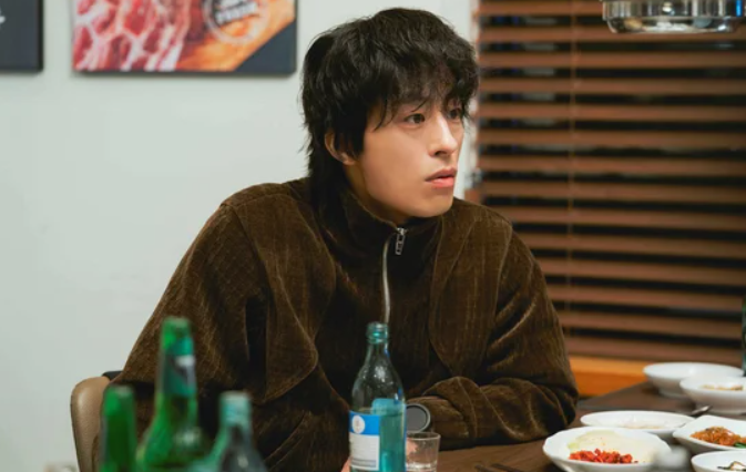 모두가 자신의 무가치함과 싸우고 있다 줄거리 1