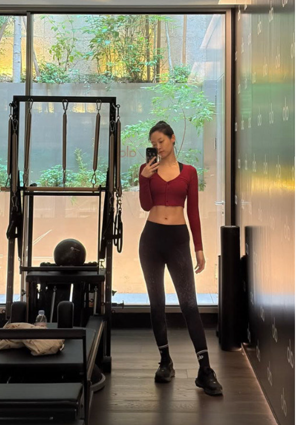 설현 복근 1